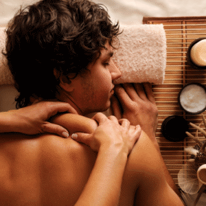 Massagem relaxante em Goiânia aplicada por massagista profissional do Espaço Abidos